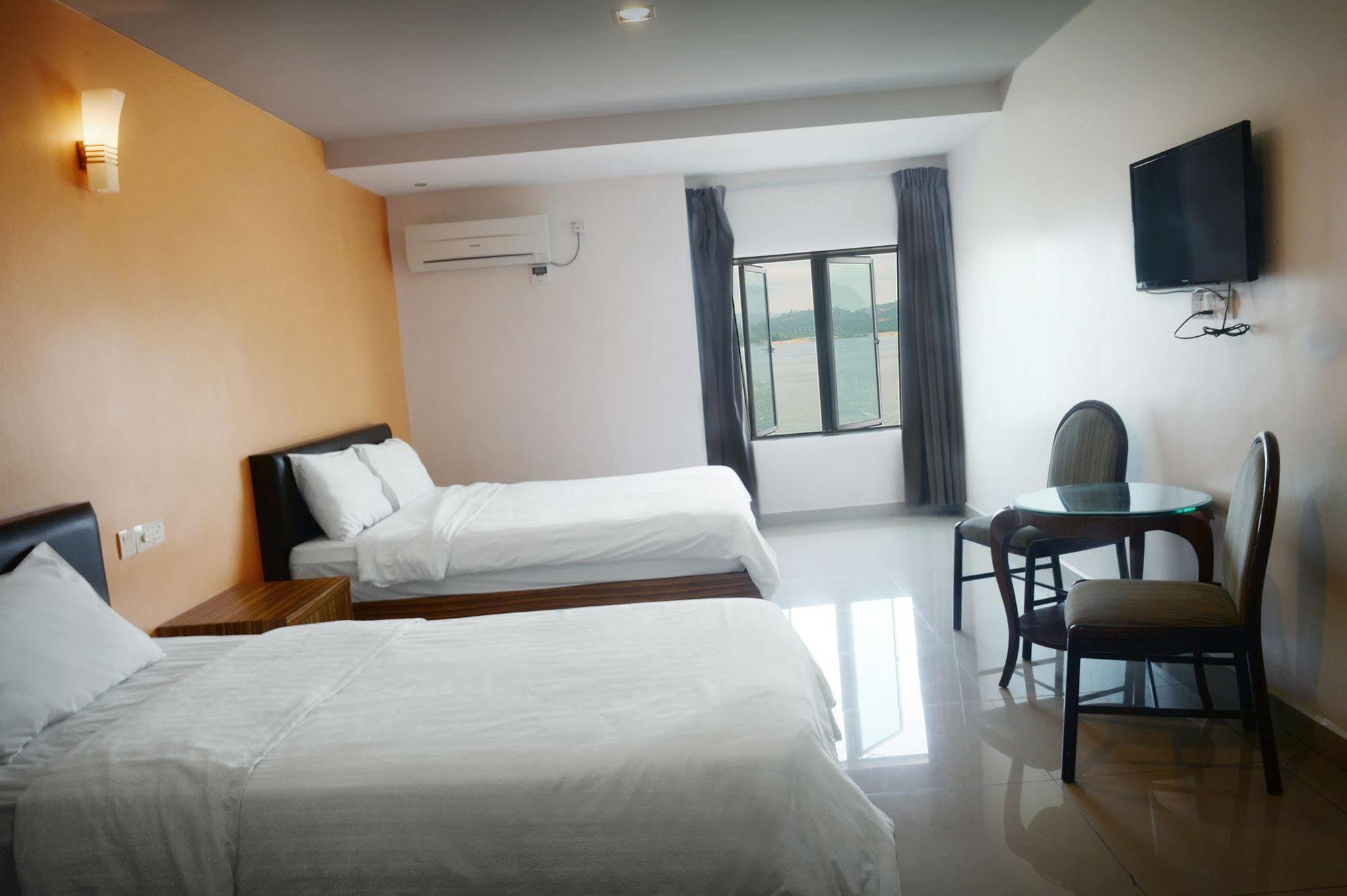 Brezza Hotel Лумут Екстер'єр фото