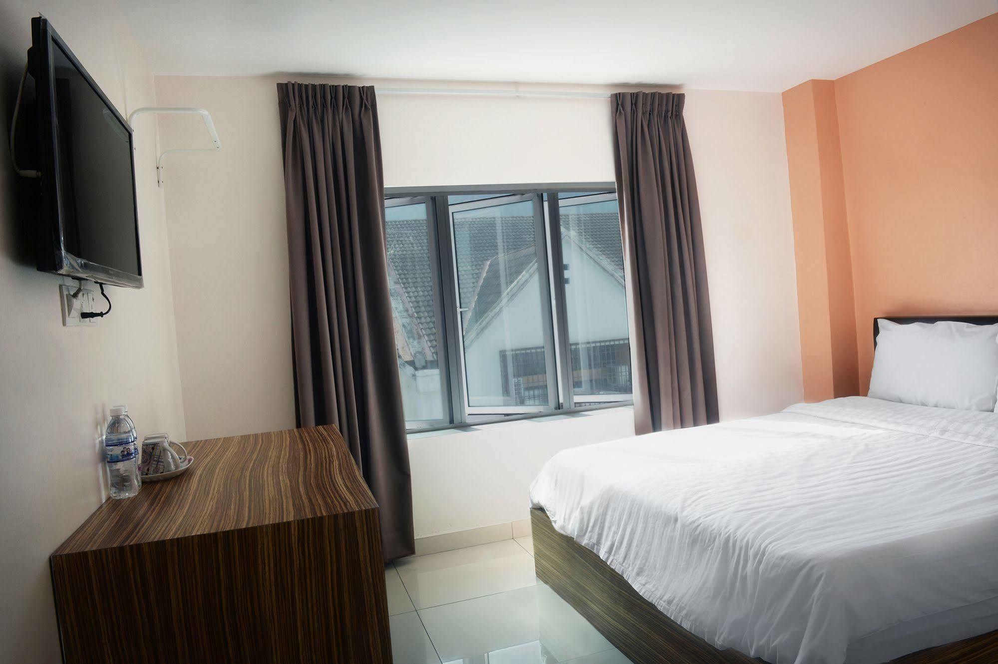 Brezza Hotel Лумут Екстер'єр фото