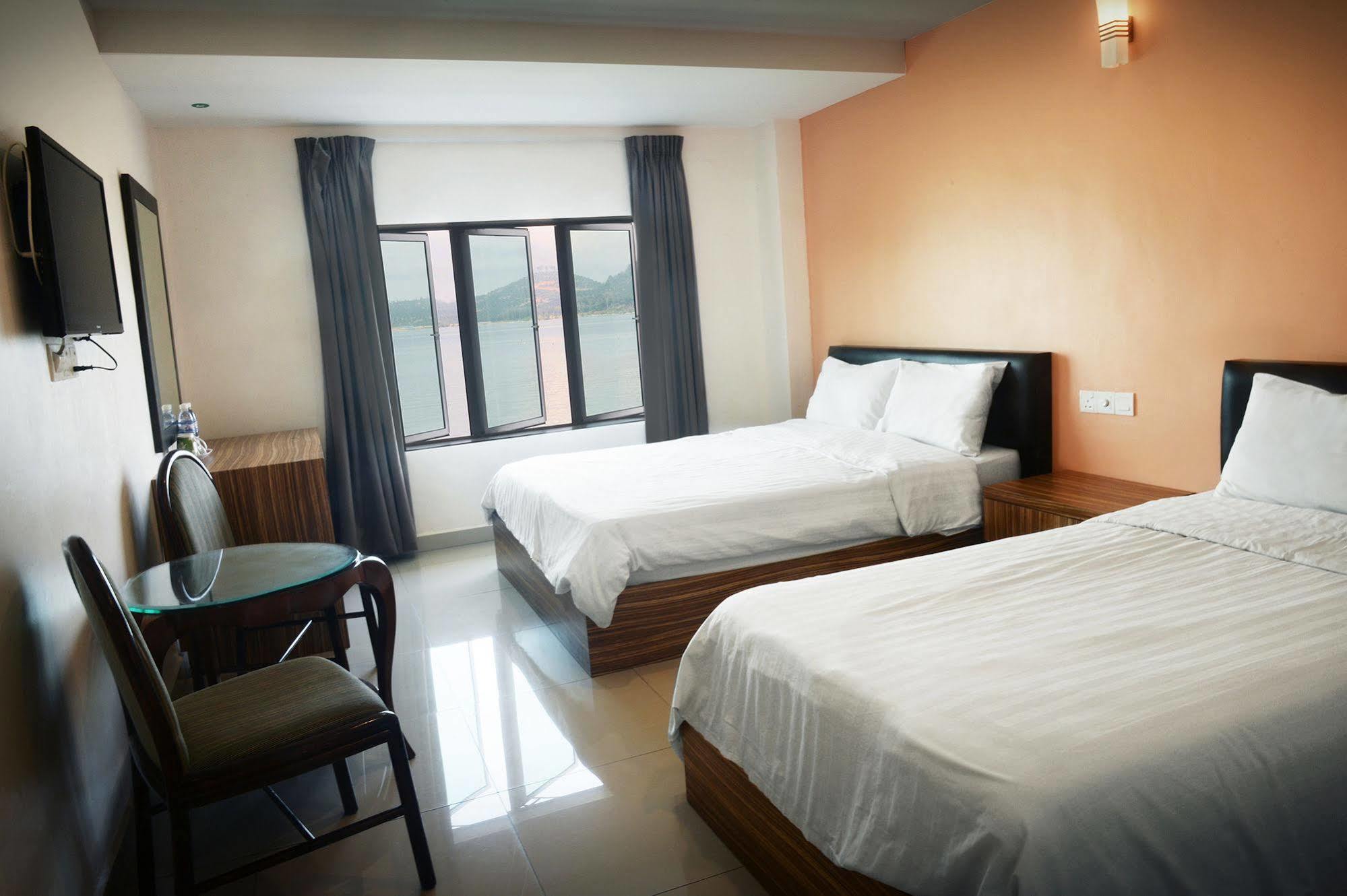 Brezza Hotel Лумут Екстер'єр фото