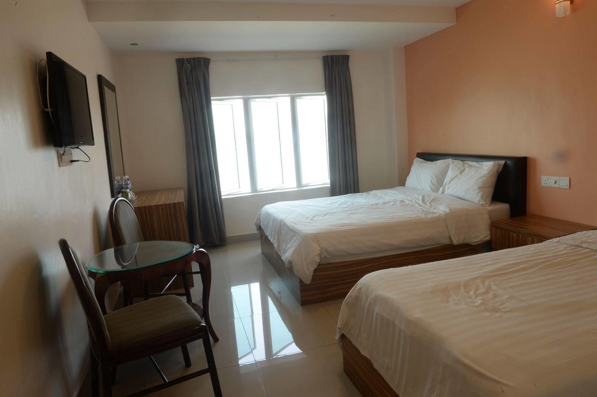 Brezza Hotel Лумут Екстер'єр фото